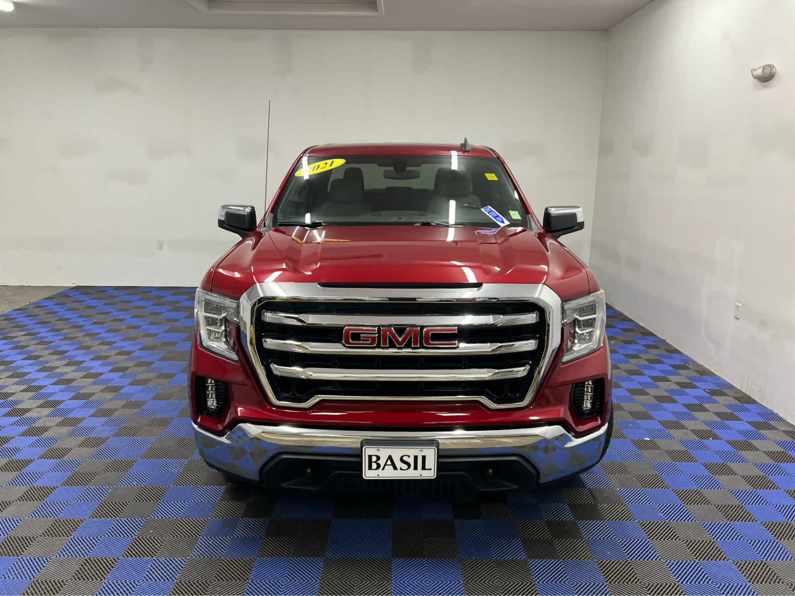 Used 2021 Cayenne Red Tintcoat GMC SLE image 9