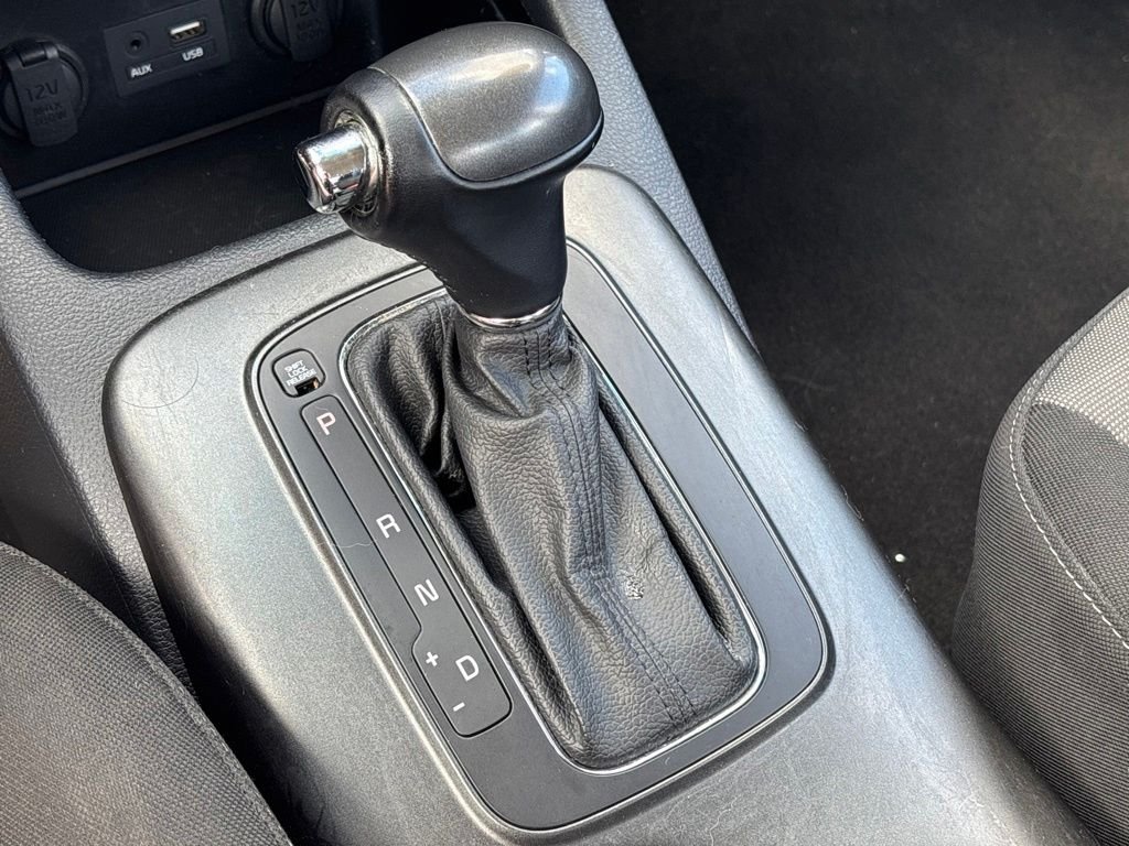 Used 2016 White Kia EX image 28