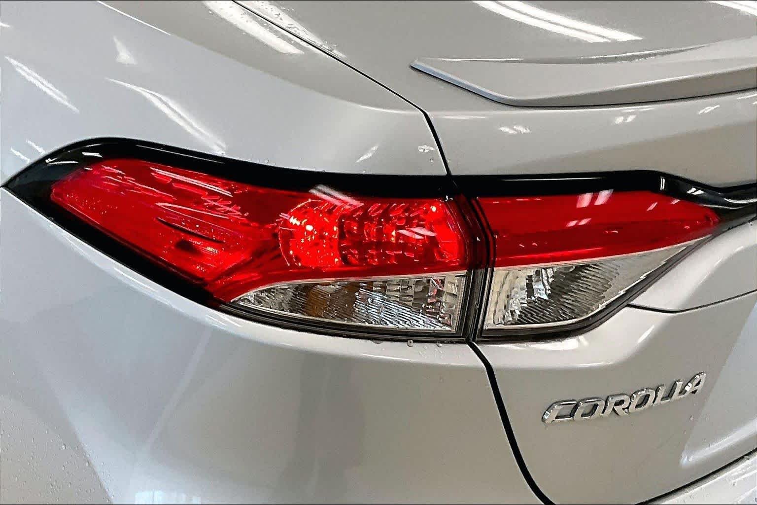 Used 2024 Classic Silver Metallic Toyota SE image 27