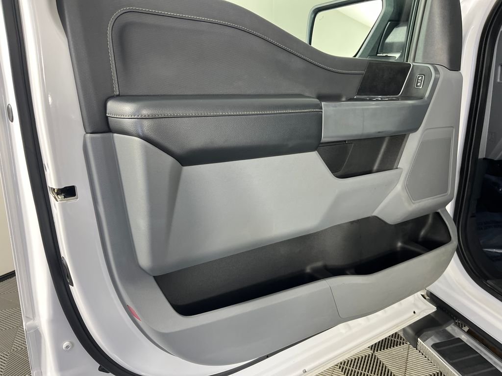 Used 2021 Oxford White Ford XLT image 9