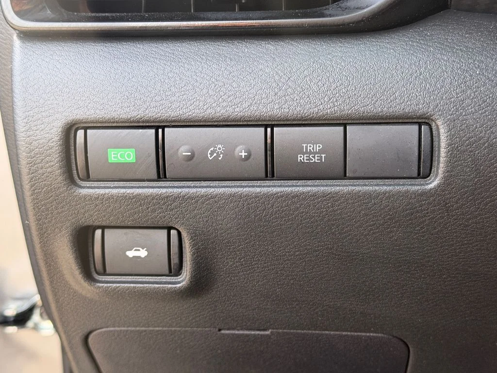 Used 2024 Gray Nissan SV image 27