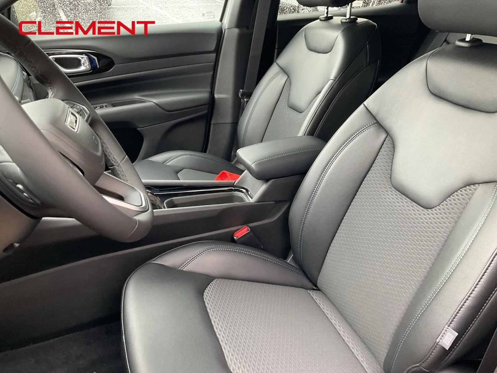 New 2026 Silver Zynith Metallic Clearcoat Jeep Latitude image 16