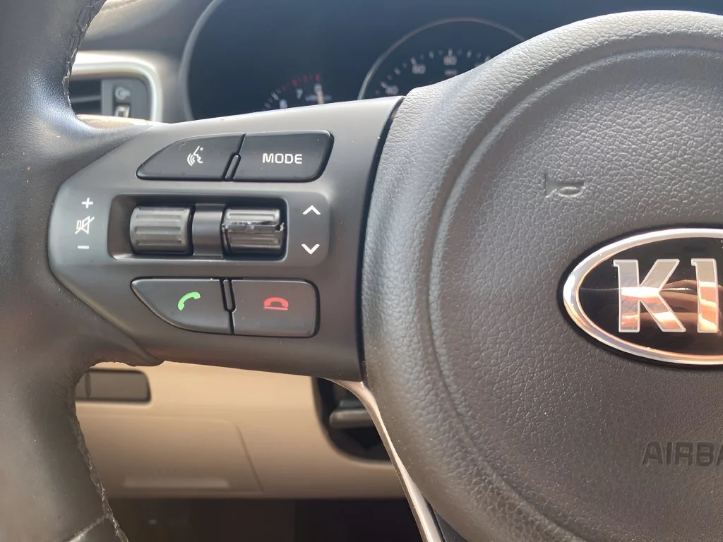 Used 2017 White Kia LX image 17