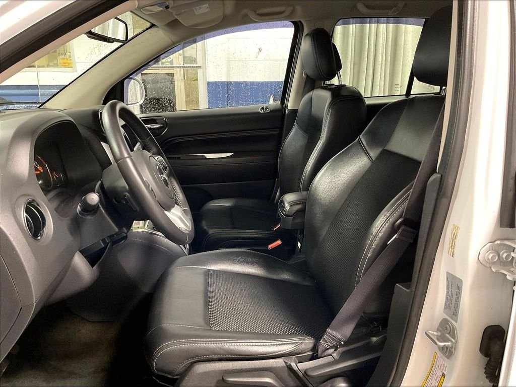 Used 2017 White Jeep Latitude image 9