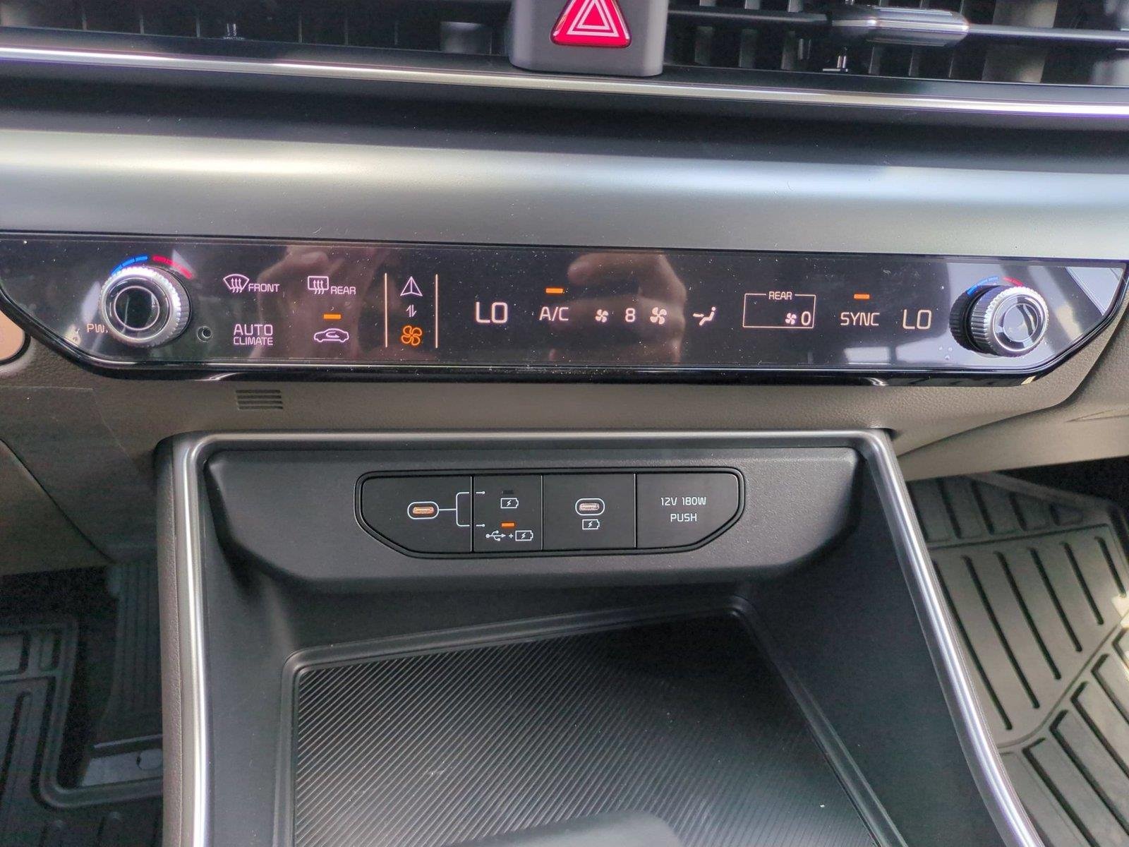 New 2026 Snow White Pearl Kia LXS image 28