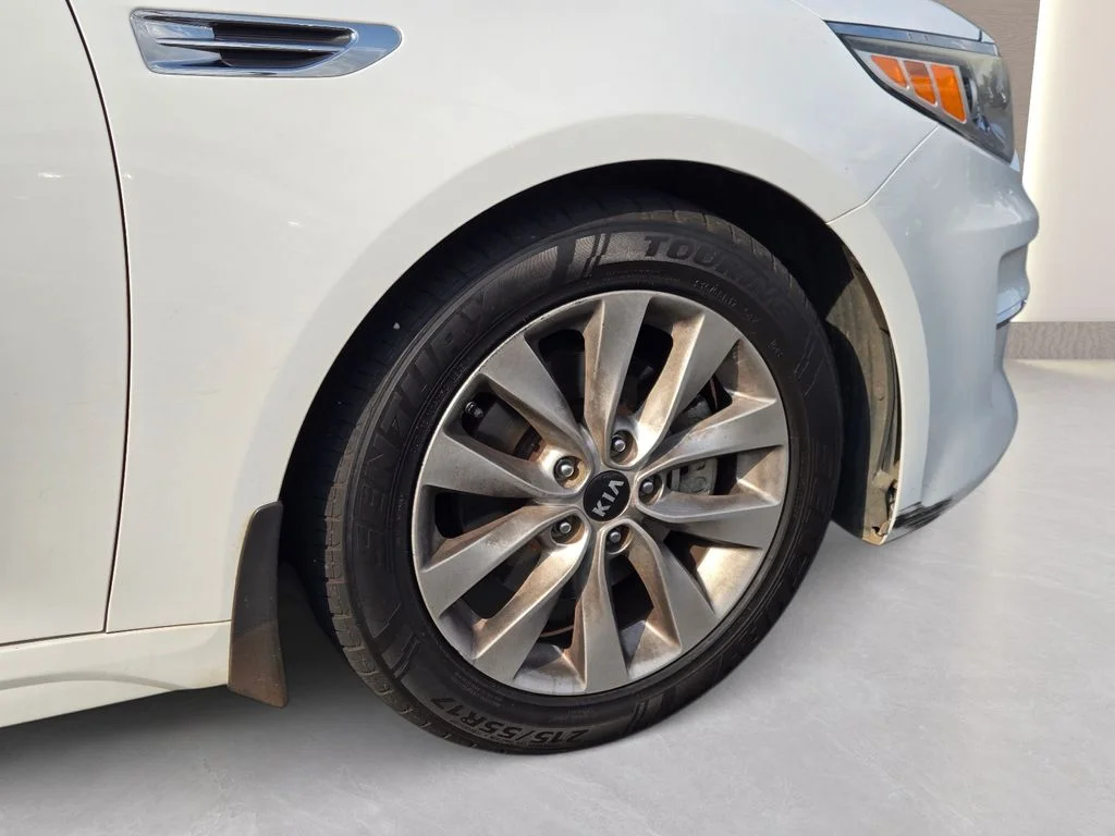 Used 2018 White Kia LX image 12