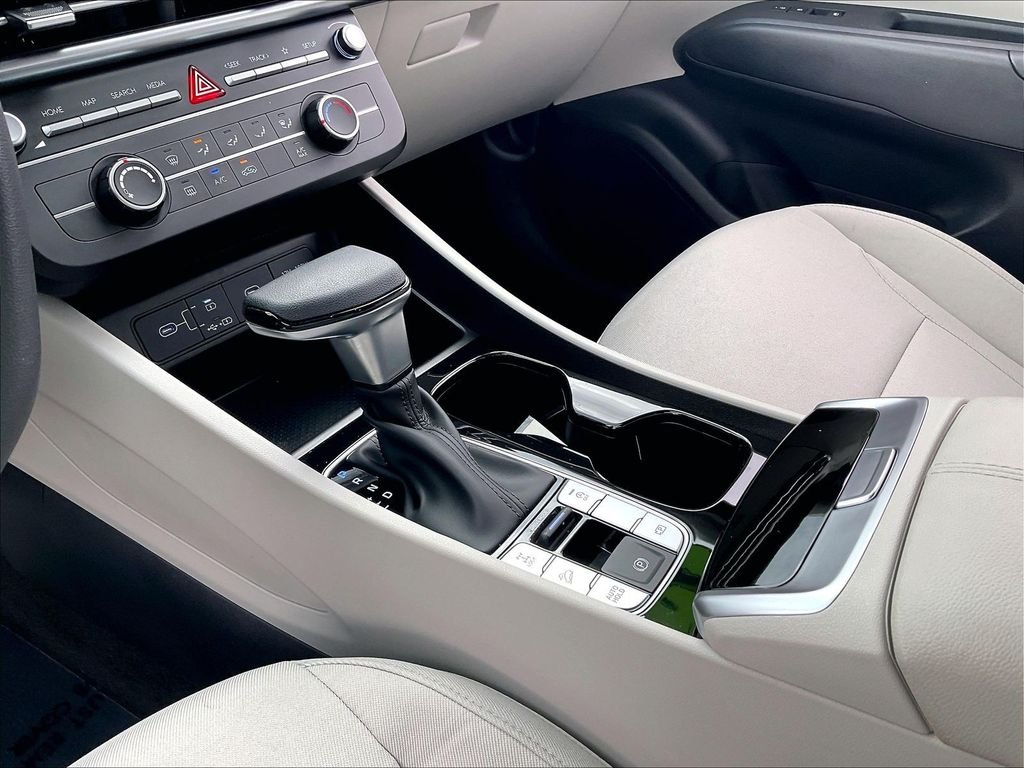 Used 2026 Hampton Gray Hyundai SE image 19