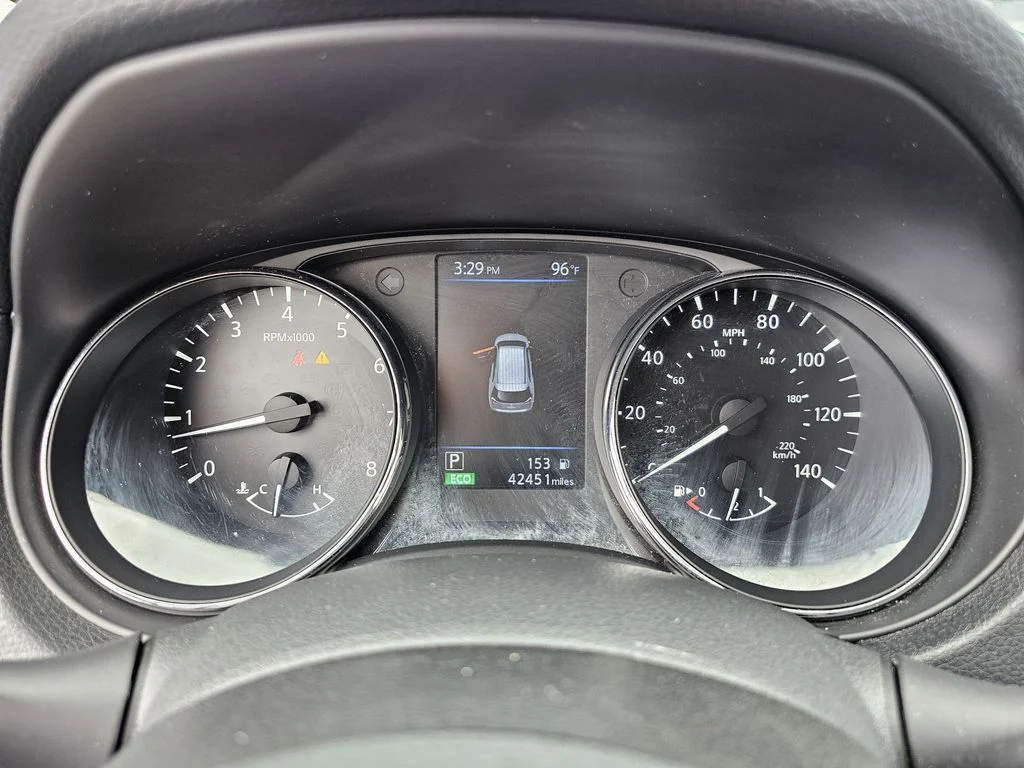 Used 2020 White Nissan SL image 28