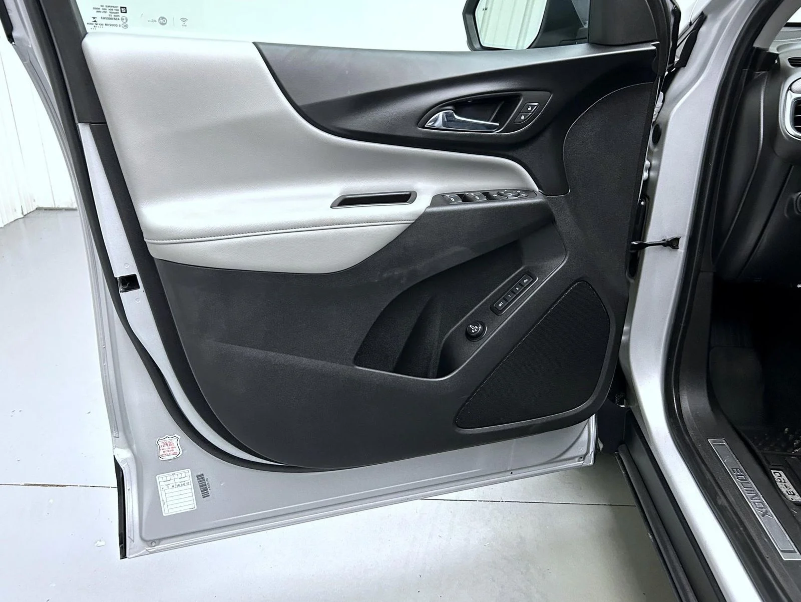 Used 2018 Silver Chevrolet Premier image 9