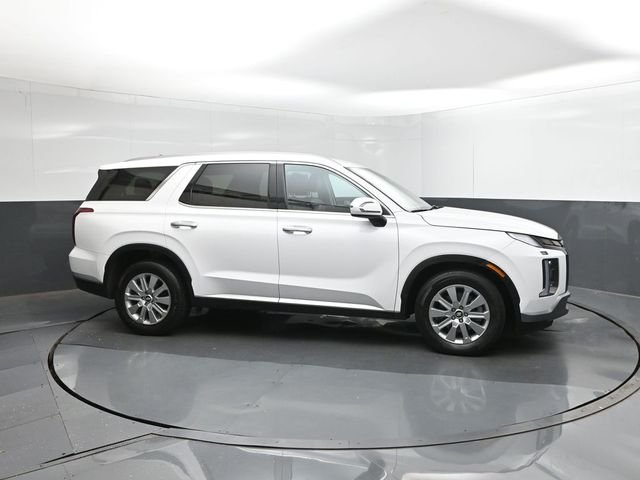 Used 2025 White Hyundai SEL image 17