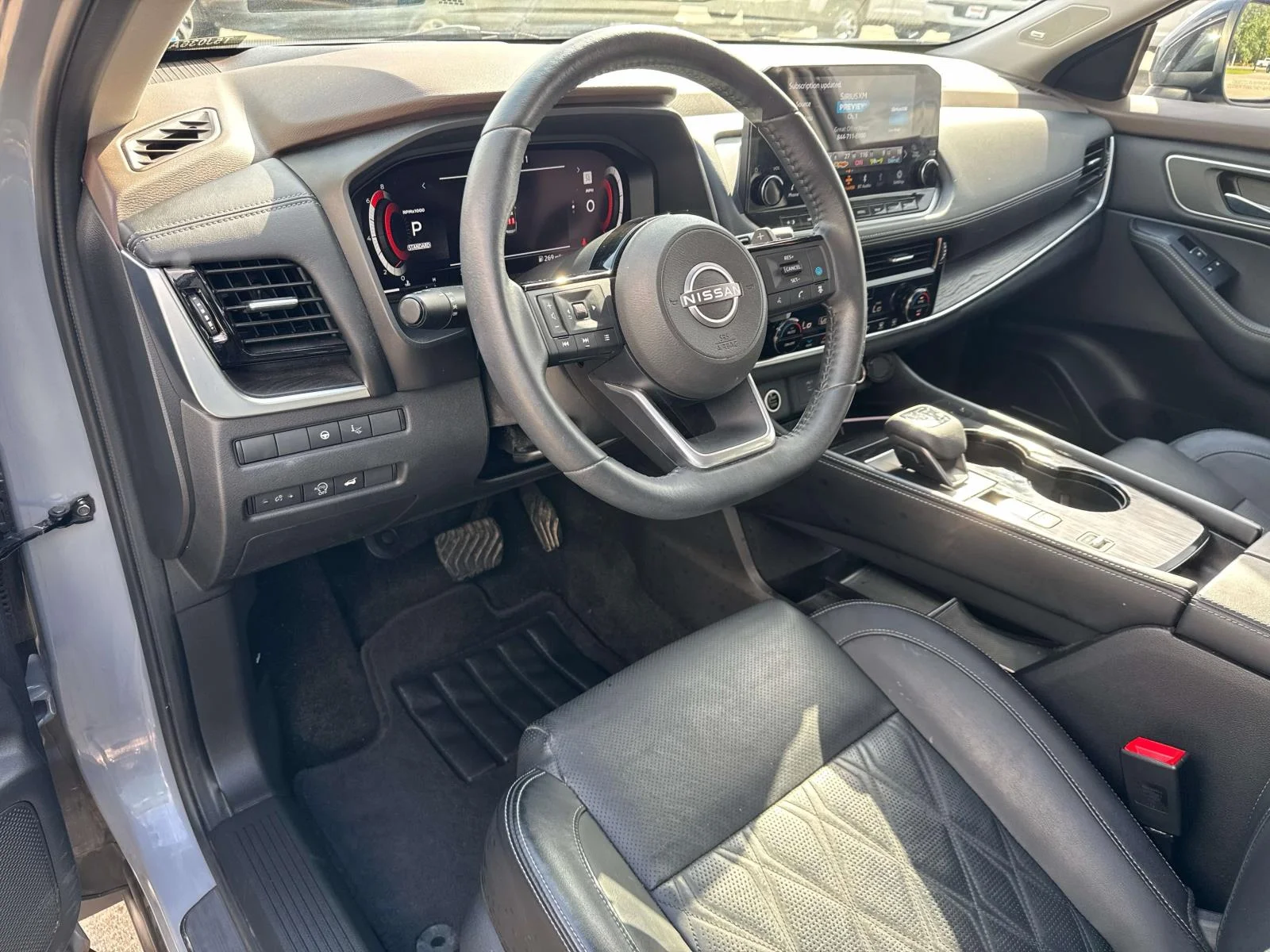 2023 Nissan Rogue Platinum - Photo 18