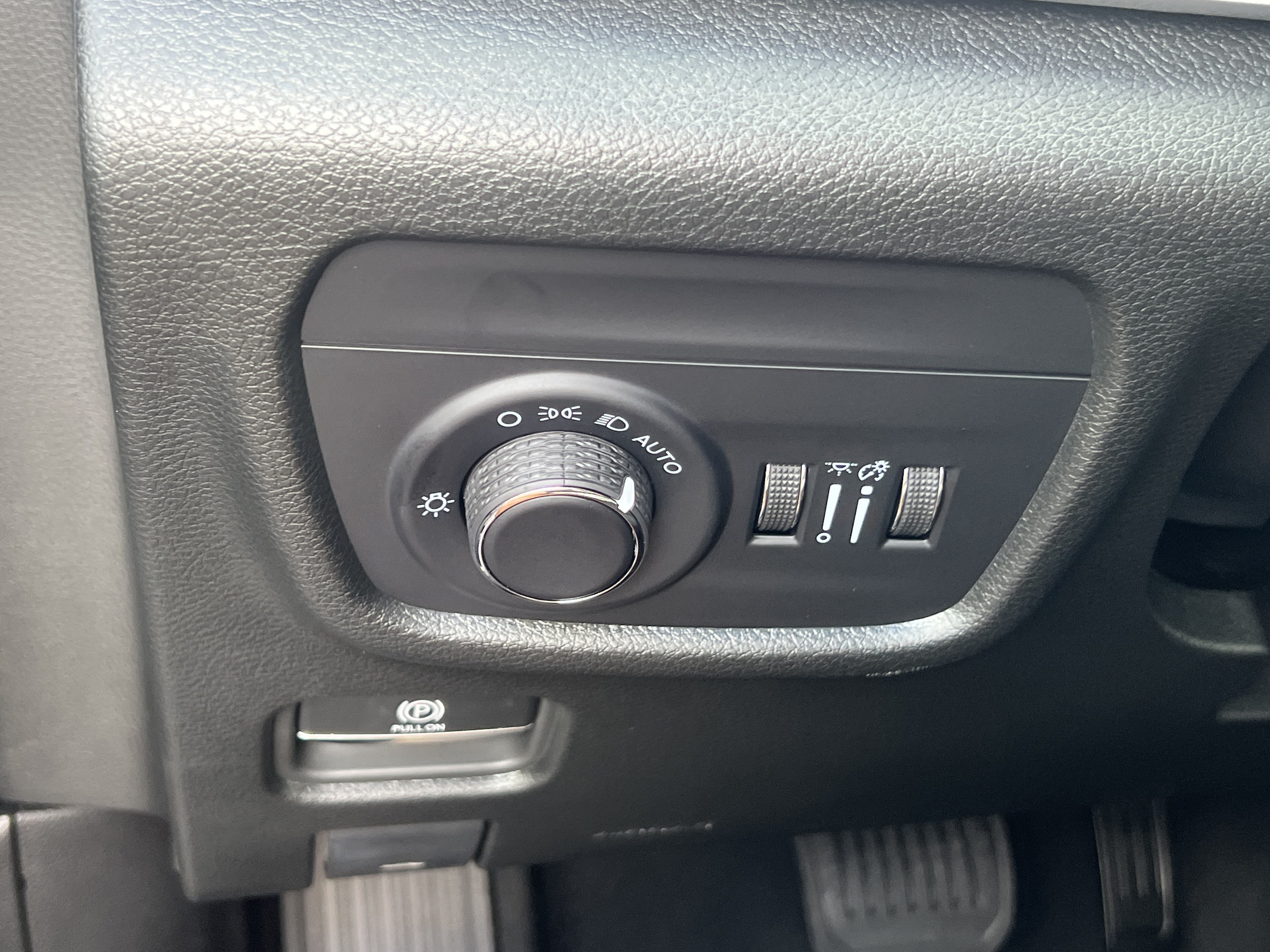 New 2026 Silver Zynith Exterior Paint Jeep Laredo image 27