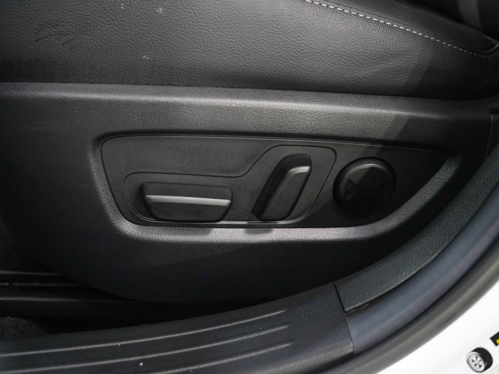 Used 2025 Wind Chill Pearl Mazda 2.5 S Preferred Package image 29