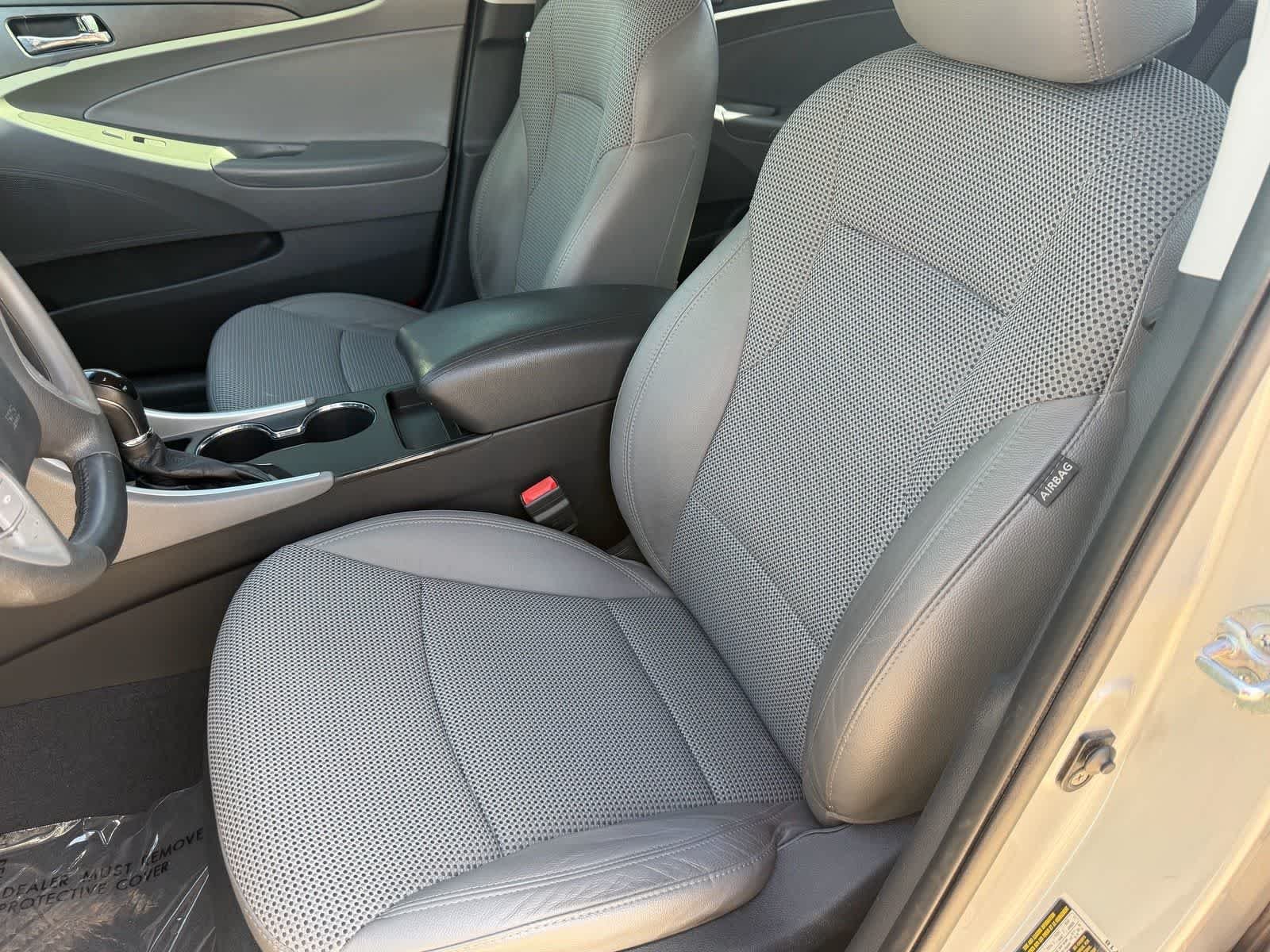 Used 2011 Radiant Silver Metallic Hyundai SE image 24