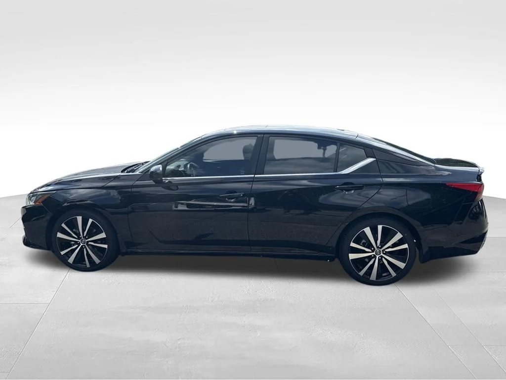 Used 2021 Black Nissan 2.5 SR image 19