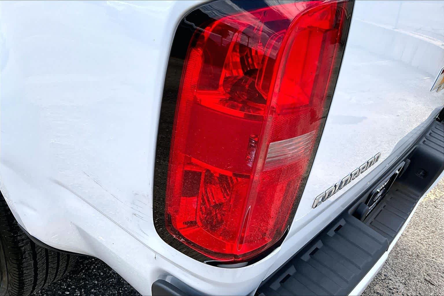 Used 2018 Summit White Chevrolet 2WD LT image 28