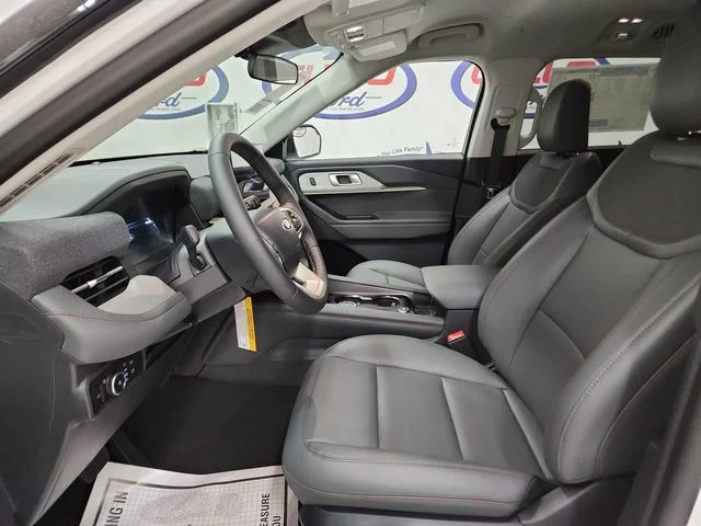 New 2026 Star White Metallic Tri-Coat Ford Active image 12