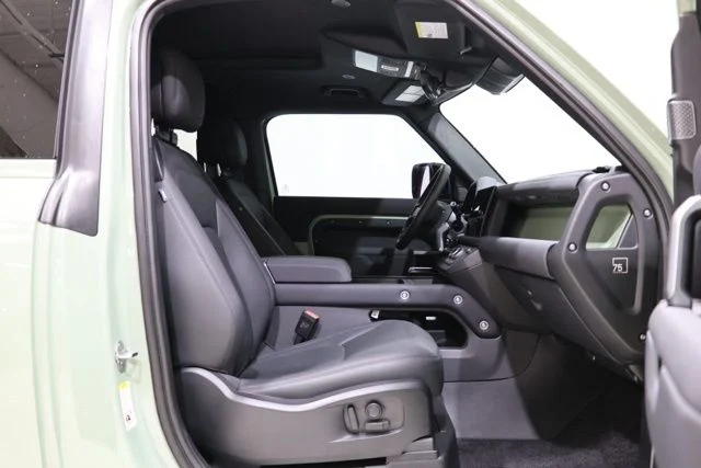 Used 2023 Grasmere Green Land Rover 75th Edition image 33