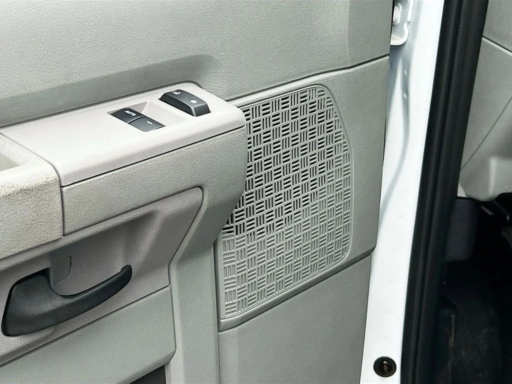 2025 Ford E-Series Cutaway Base - Photo 12