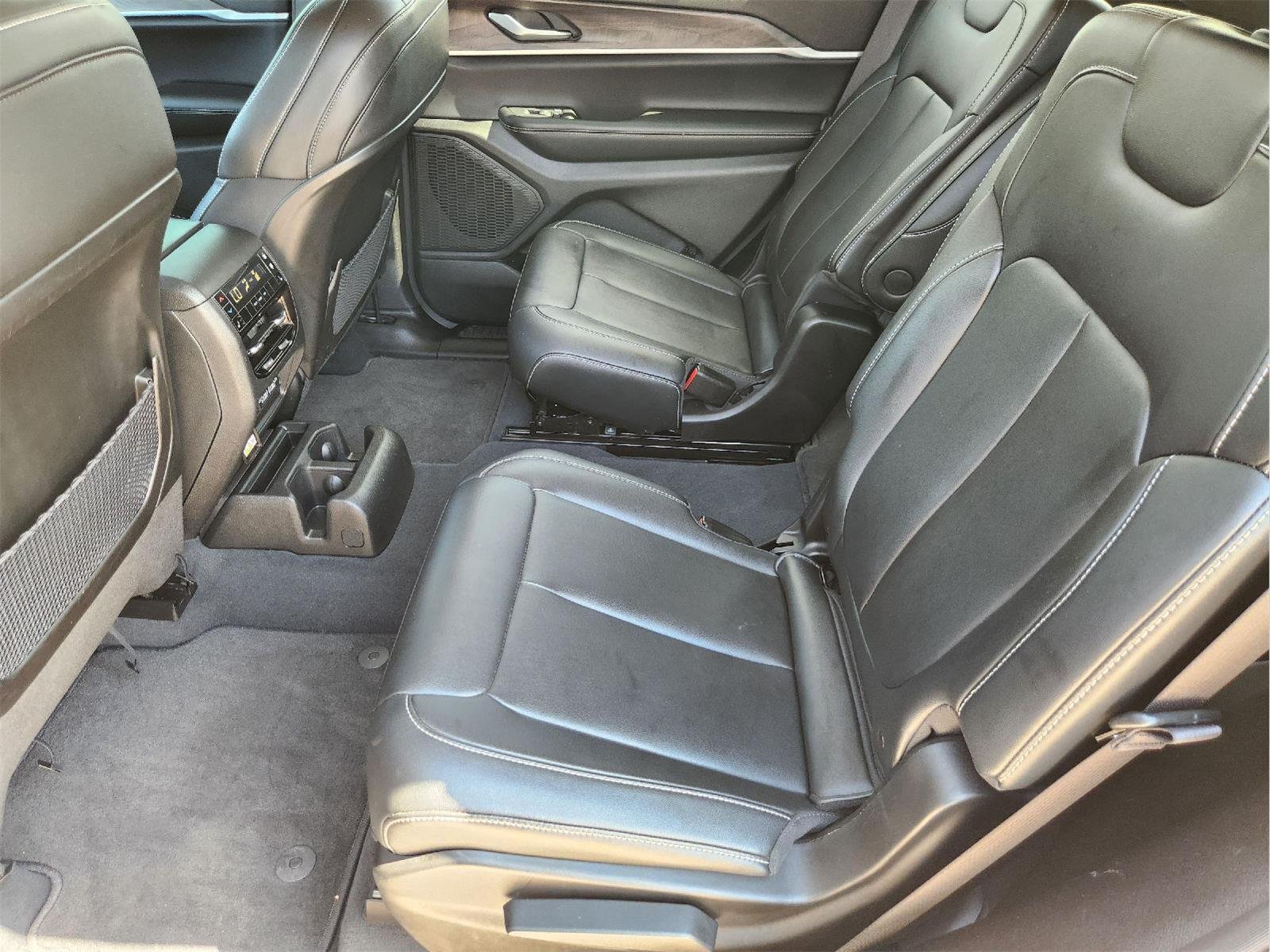 2023 Jeep Grand Cherokee L photo 30 of 33