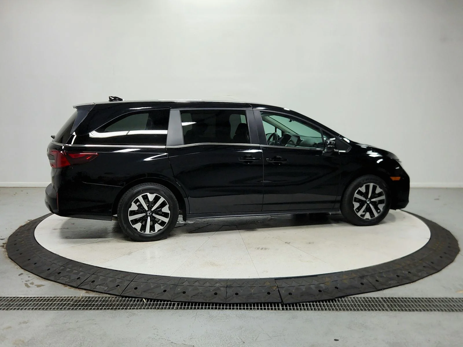 Used 2025  Honda EX-L image 9