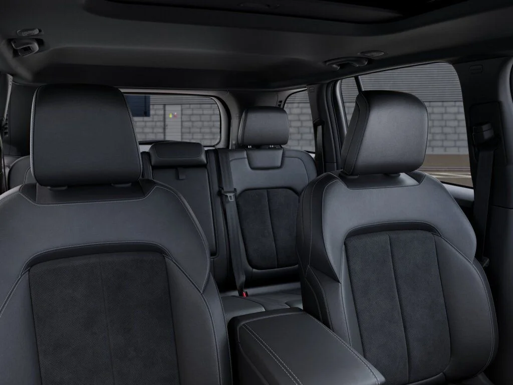 New 2026 Bright White Clear-Coat Exterior Paint Jeep Altitude image 26