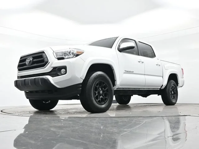Used 2022 White Toyota SR5 image 22