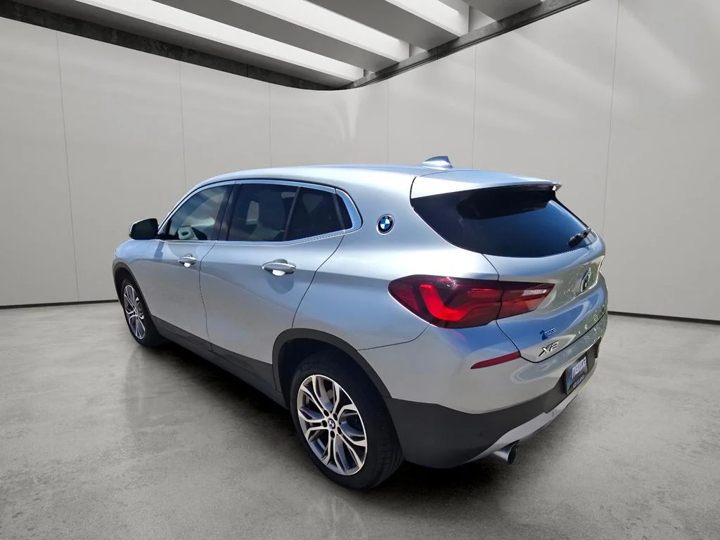Used 2022 Glacier Silver Metallic BMW xDrive28i image 3