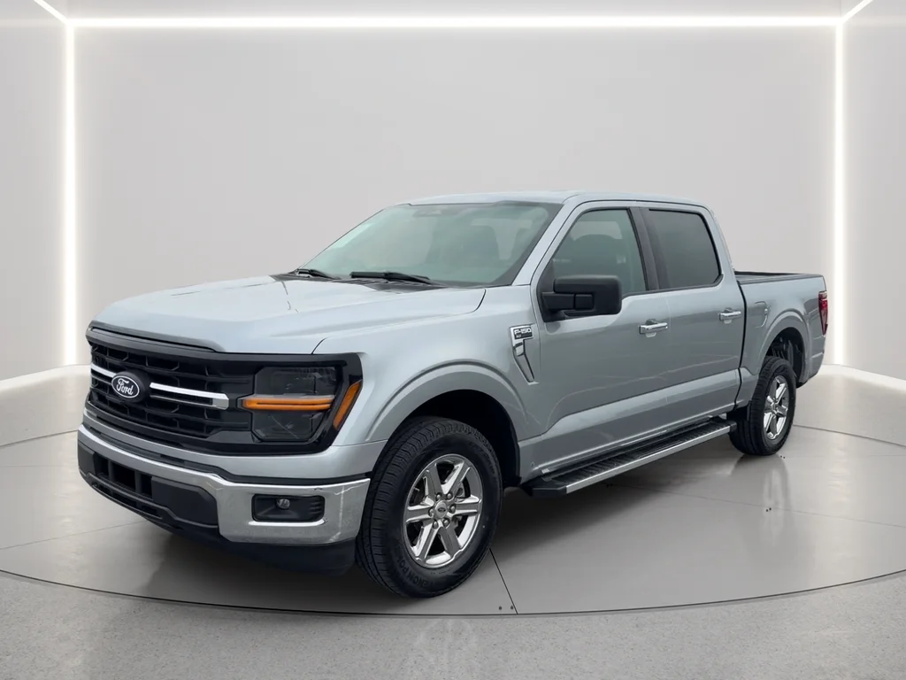 Used 2025 Silver Ford XLT image 1