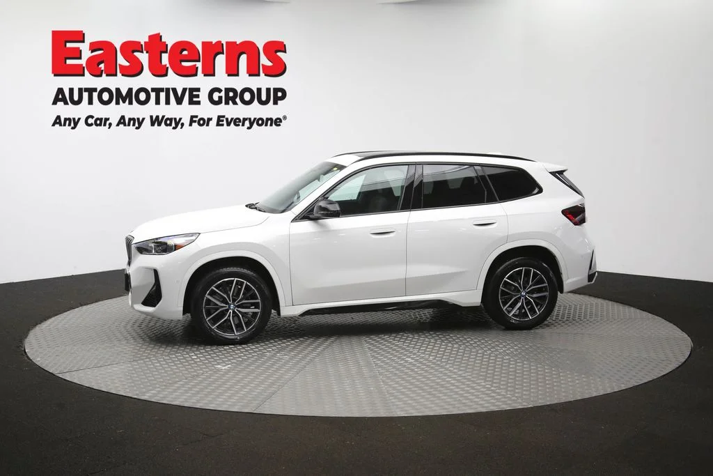 Used 2023 White BMW xDrive28i image 59