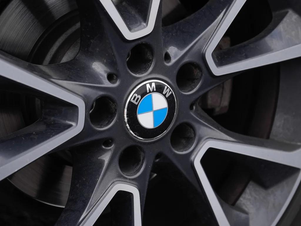 Used 2017 Glacier Silver Metallic BMW xDrive40e iPerformance image 9