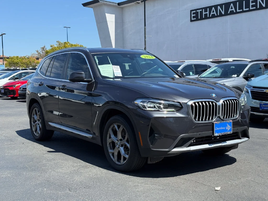 Used 2024 Gray BMW sDrive30i image 5