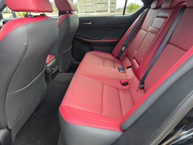 2025 Lexus IS 300 - Photo 17