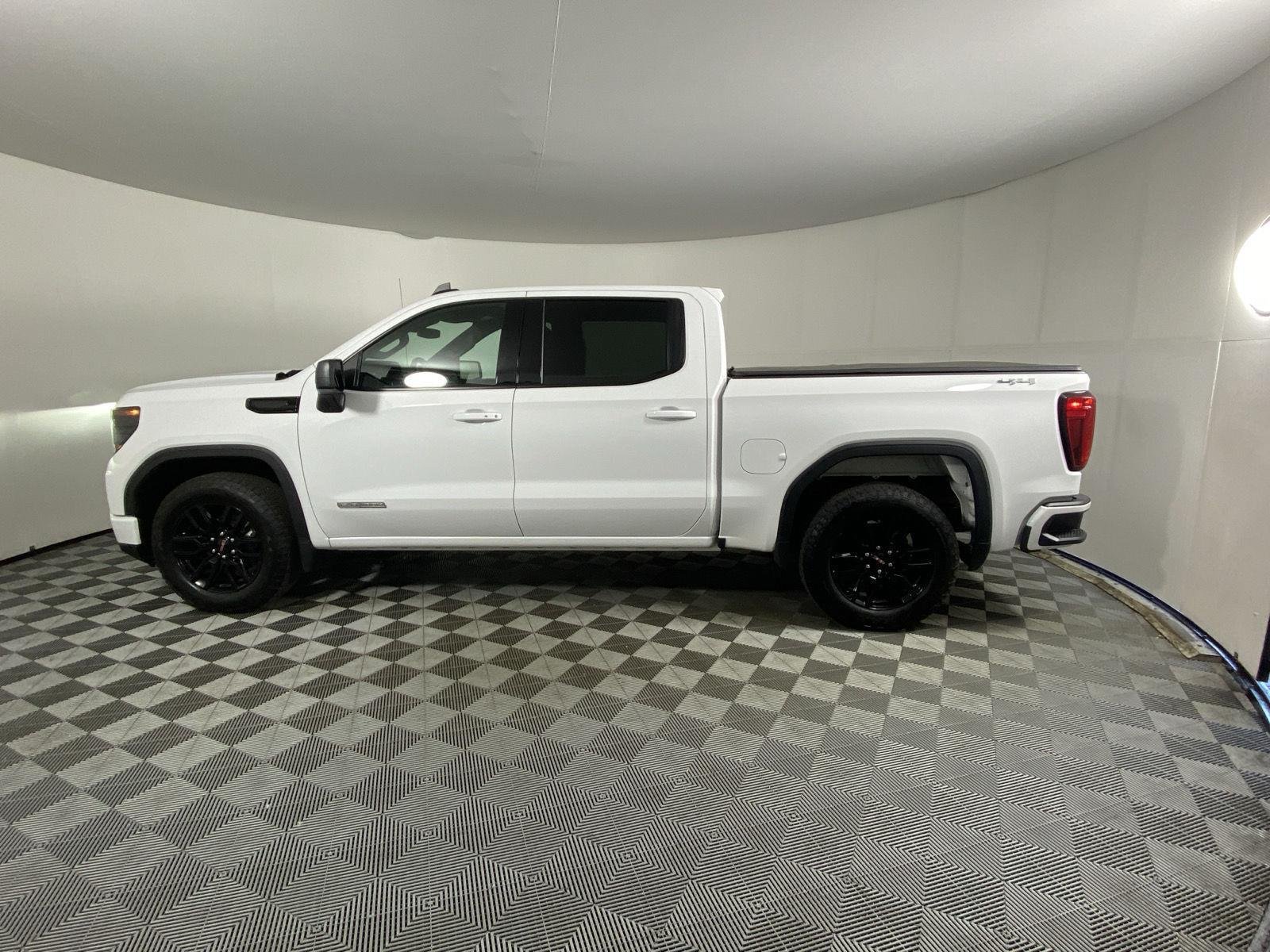 Used 2024 Summit White GMC Elevation image 12