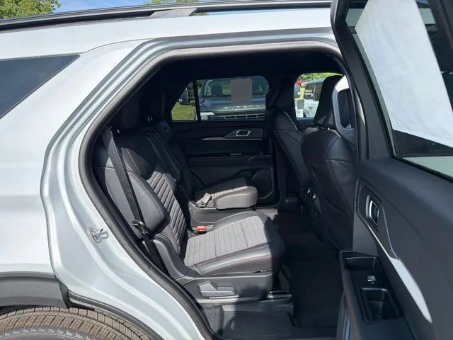 New 2026 Space White Metallic Ford ST-Line image 36