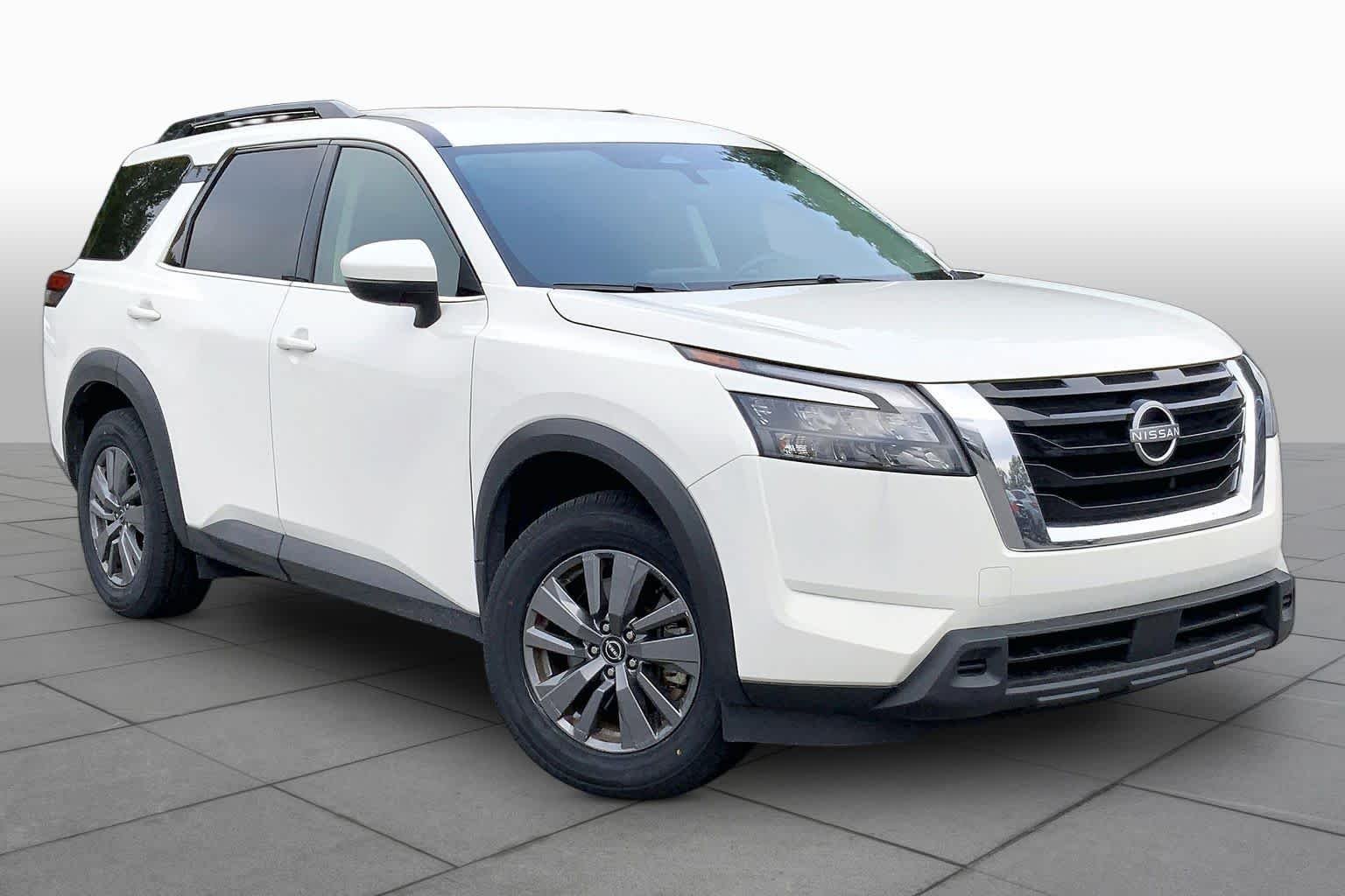 Used 2025 Glacier White Nissan SV image 3