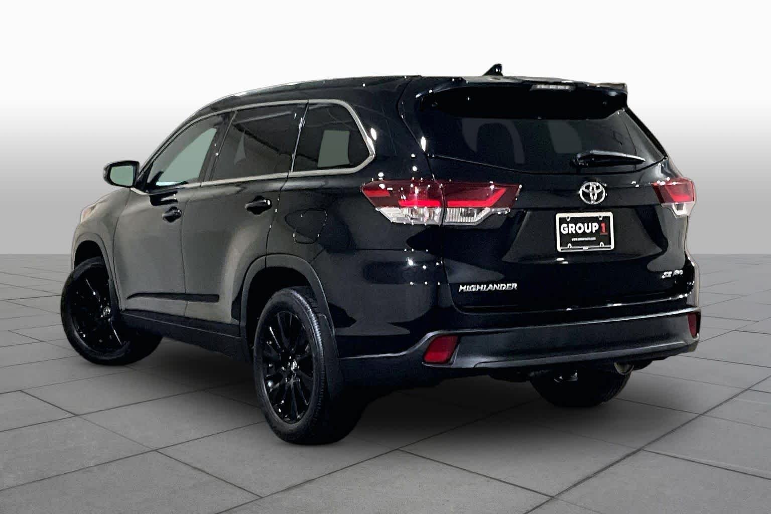 Used 2019 Midnight Black Metallic Toyota SE image 11