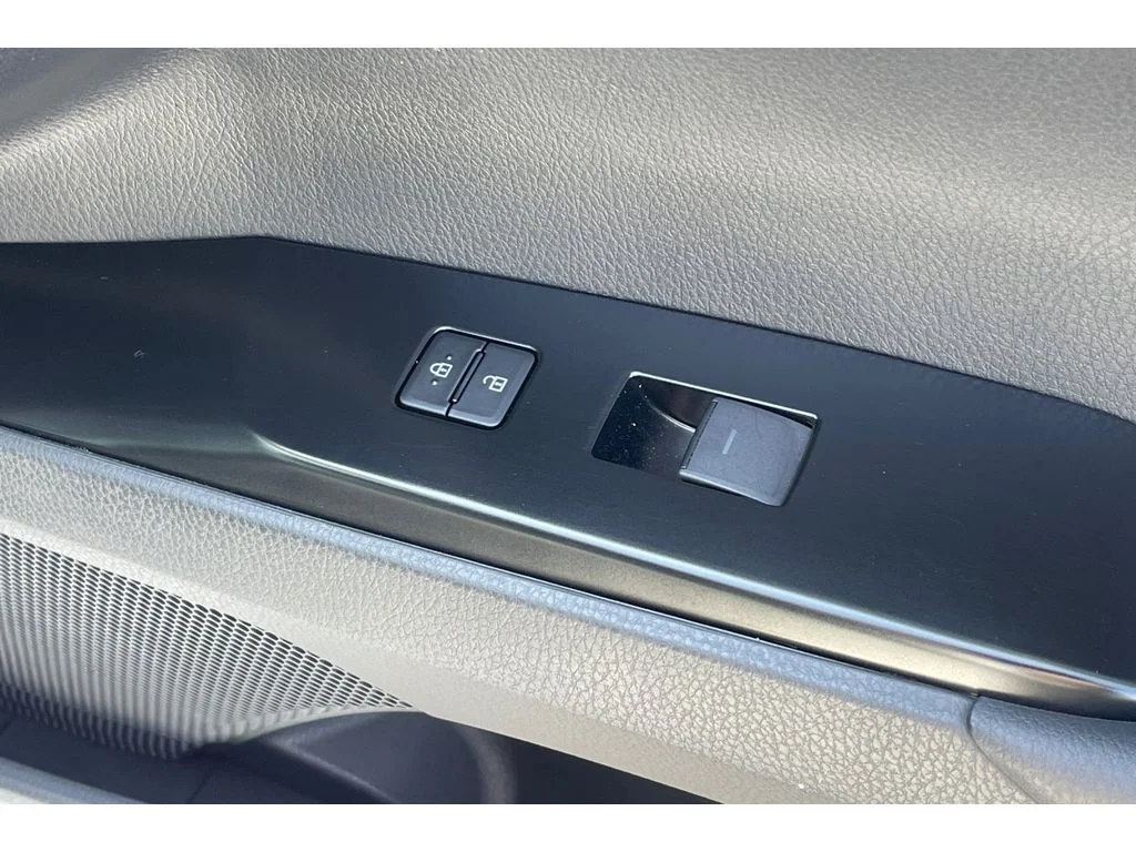 Used 2025 Ice Cap Toyota SE image 21