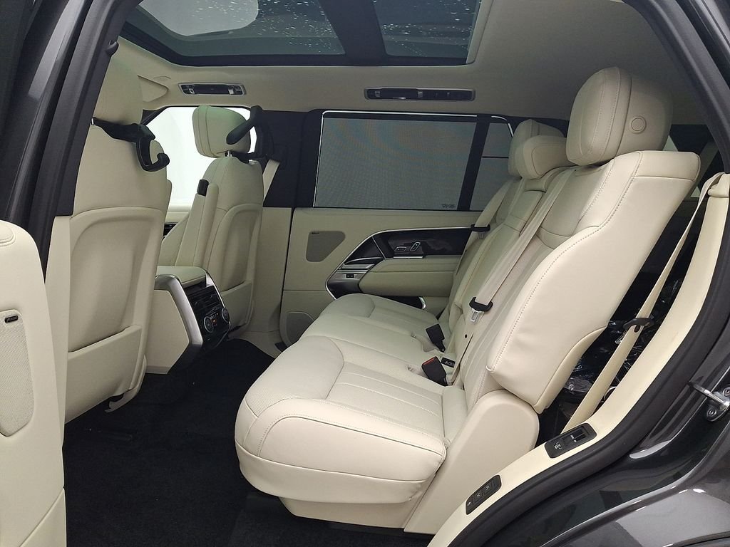 New 2026 Carpathian Grey Land Rover SE image 6
