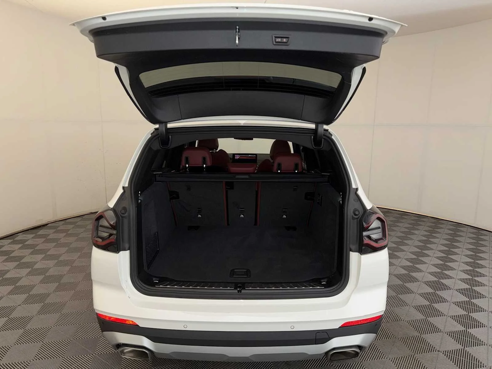 Used 2024 Alpine White BMW xDrive30i image 22