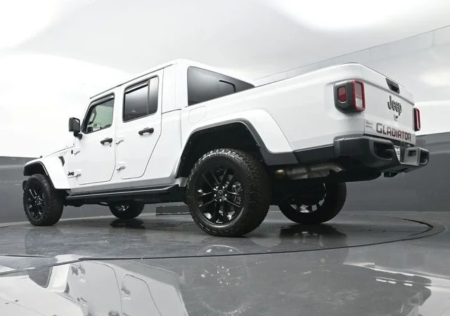 Used 2025 White Jeep Nighthawk image 35