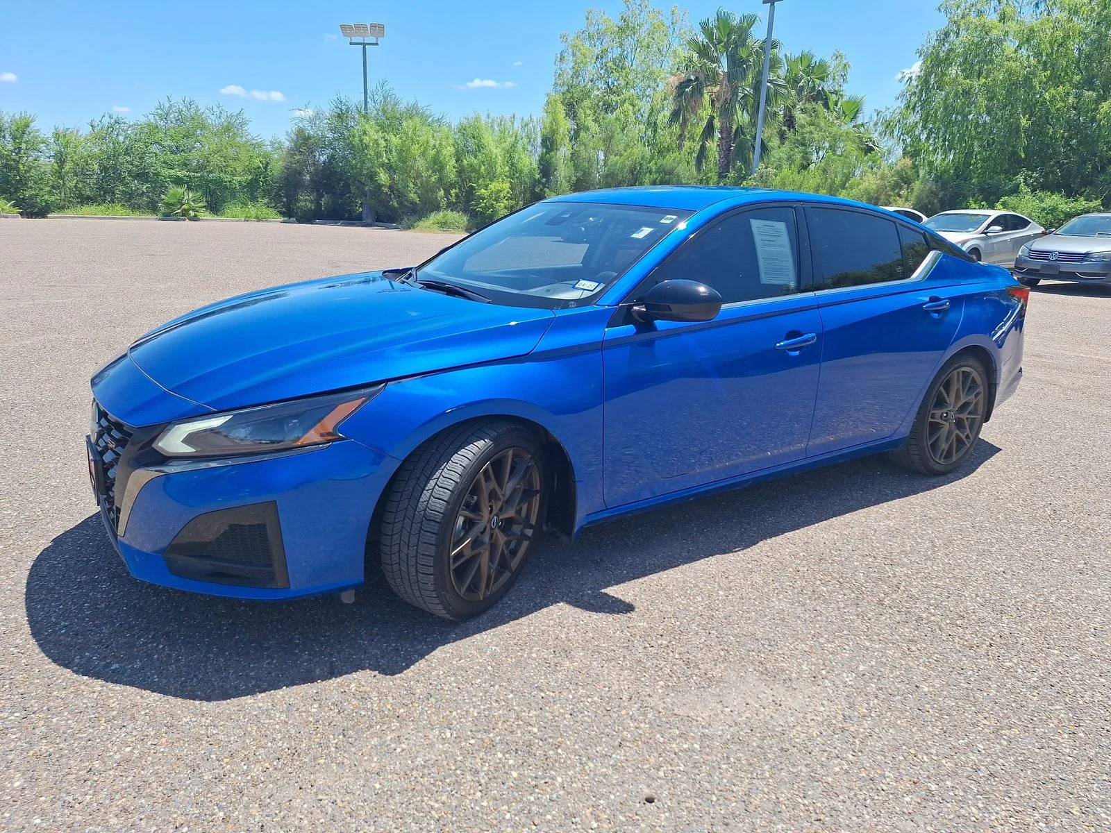 Used 2025 Blue Nissan 2.5 SR image 3