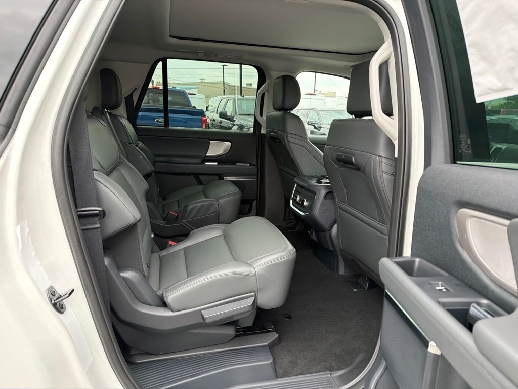 New 2026 Star White Metallic Tri-Coat Ford MAX Active image 17