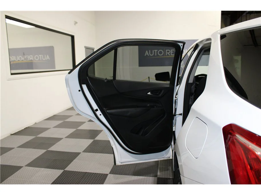 Used 2018 Summit White Chevrolet LT image 13