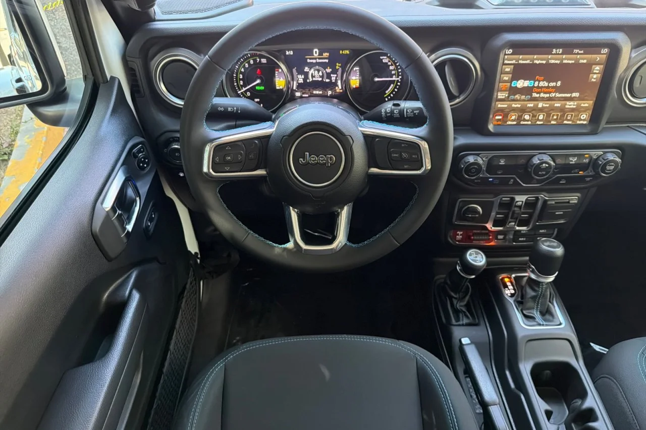 Used 2023 BRIGHT WHITE CLEAR Jeep Rubicon image 13