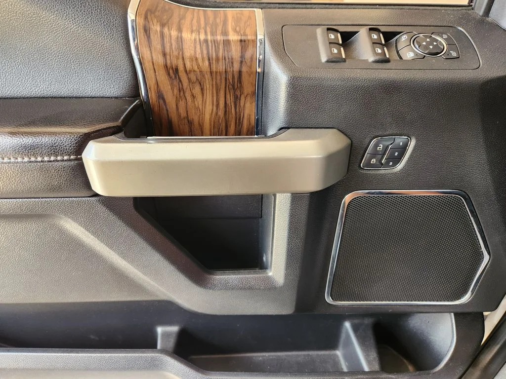 Used 2018 White Platinum Metallic Tri-Coat Ford LARIAT image 24