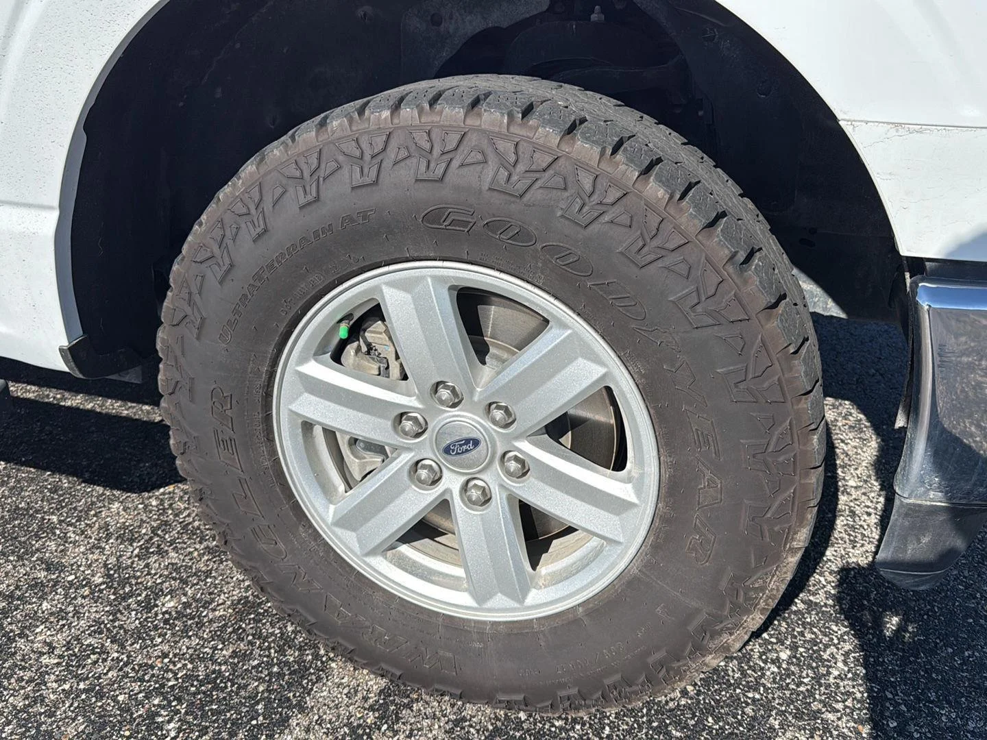 Used 2023 Oxford White Ford XLT image 4