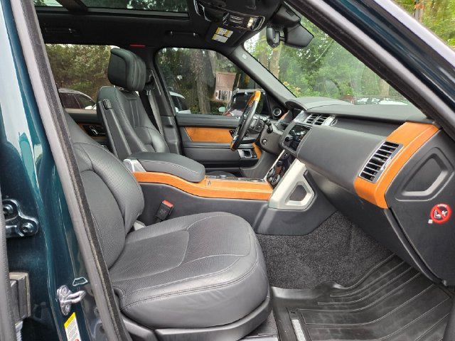 Used 2019 British Racing Green Land Rover 5.0L V8 Supercharged image 11