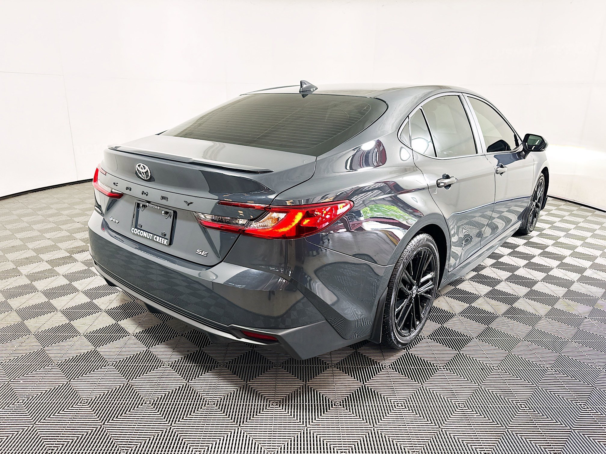 2025 Toyota Camry thumbnail 5