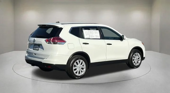 Used 2016 Glacier White Nissan S image 4